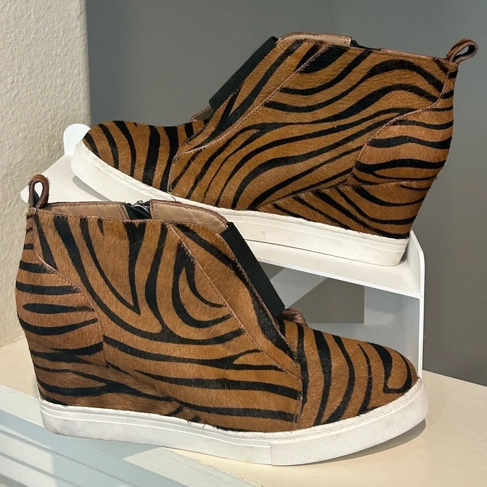 Linea Paola Women's Felicia Wedge Ankle Boot Sneaker Size 5.5 Animal Print Brown